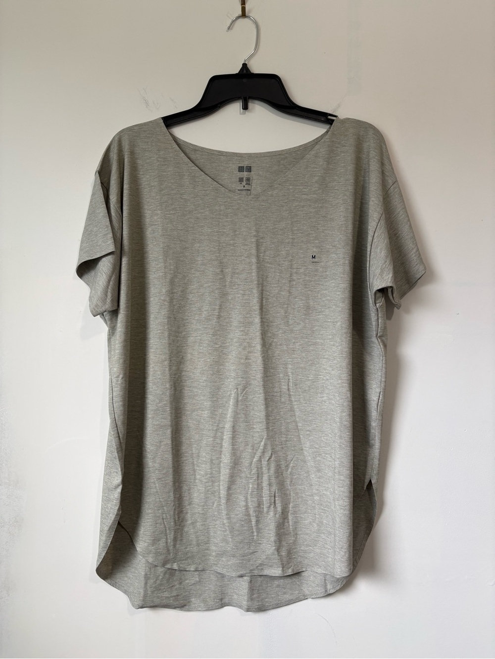 Uniqlo women’s Heather Light Gray V-Neck Short Sleeve Tee